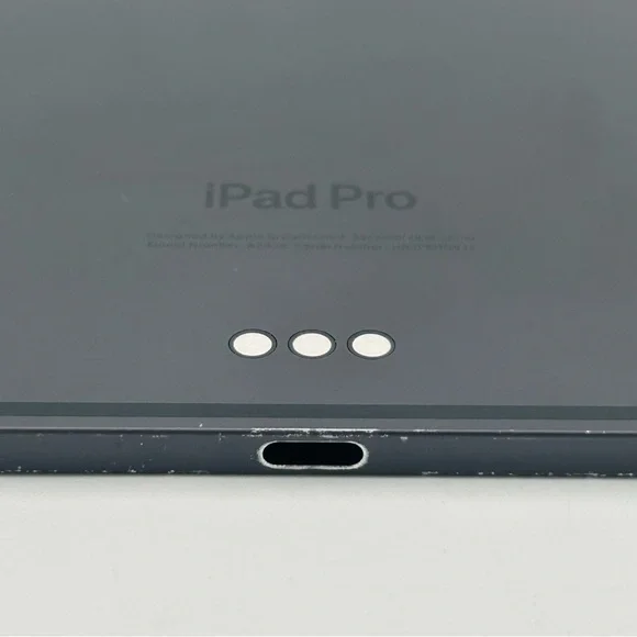 Apple 7th Generation iPad Pro 13” 256GB A2926 - Picture 12 of 16